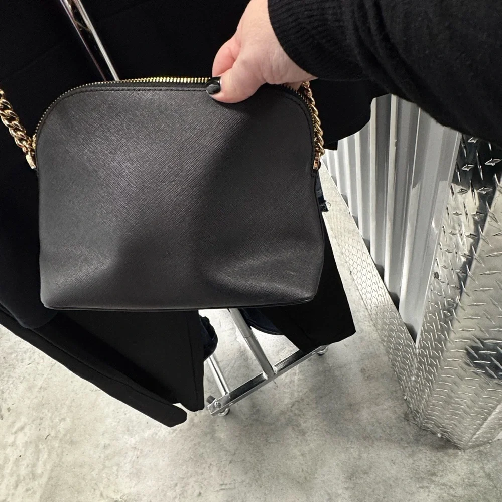 Michael Kors | Crossbody with Chain Detail in Black